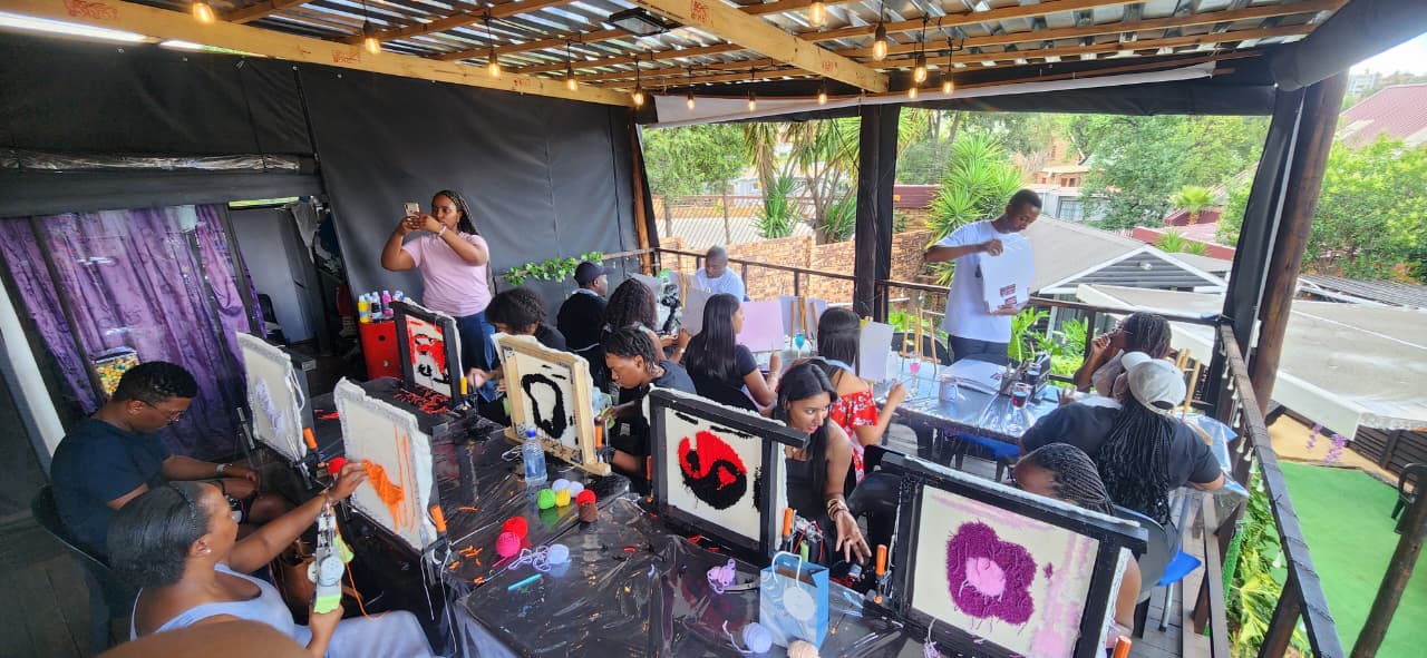 2 Hr Sip & Paint session for 1 including Lunch